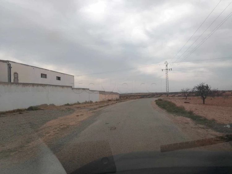 terrain constructible première position pour dépôt a sfax