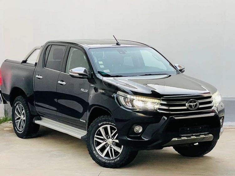 TOYOTA HILUX 🖤 INVINCIBLE BVA