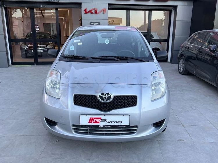 TOYOTA Yaris Premiere main. 2009 état origine