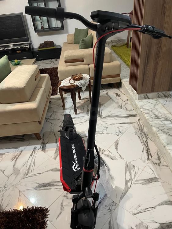 Trottinette électrique importée d’Allemagne à vendre.