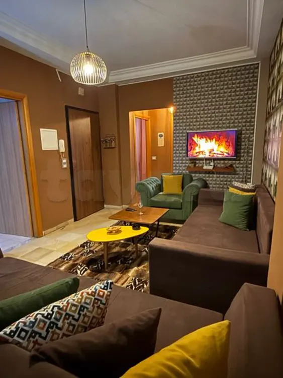 Studio richement meublé à louer à Cité Ennasr près de clinique amilcar