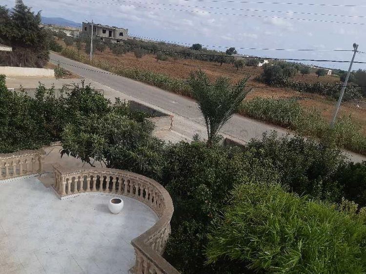 villa de compagne et 2 dépôts