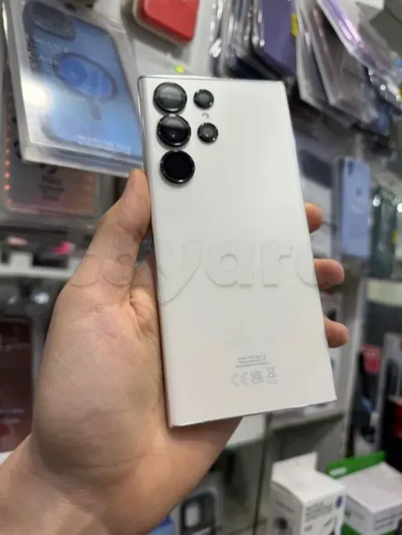 Samsung S23 Ultra 512/12 état neuf peu servi importé jamais réparé tt marche avec facture et garantie boutique prix 1950d 
tel 20172643