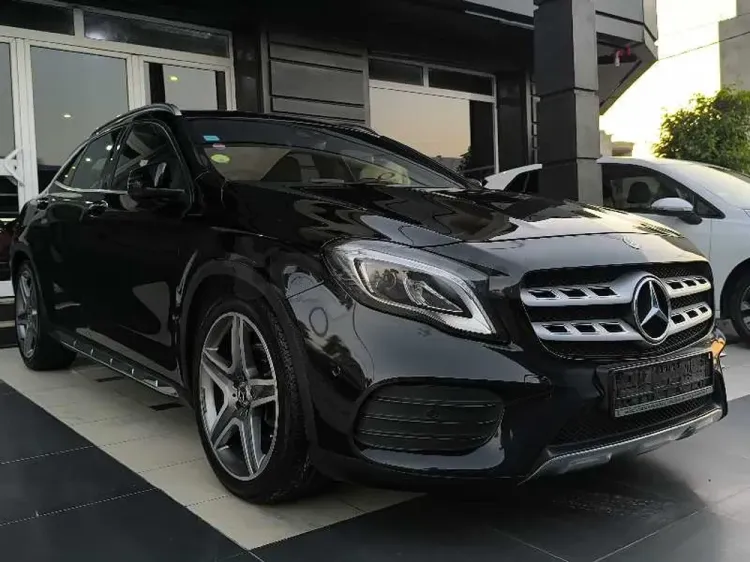 Mercedes-Benz GLA 220d 4 Matic AMG-Line