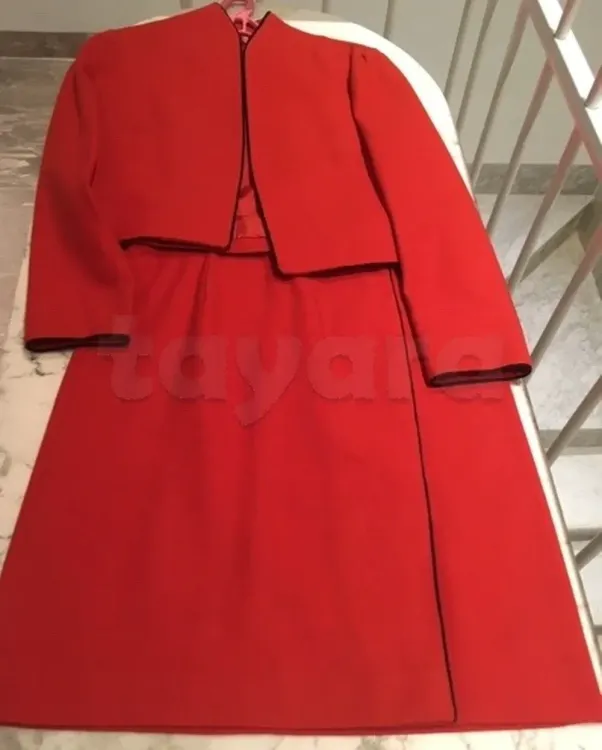 ensemble dame importé T42 femme . 60 DT. jupe et veste . La marsa 22510860