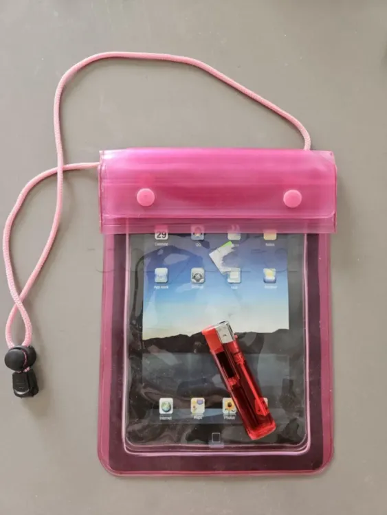 Pochette téléphone étanche prix 35dt TEL 23 467 167