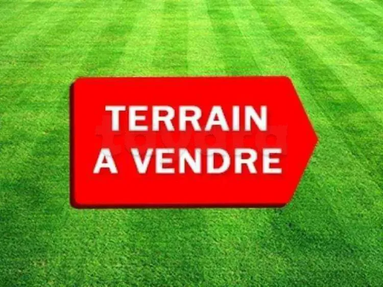 Terrain clôturé à vendre