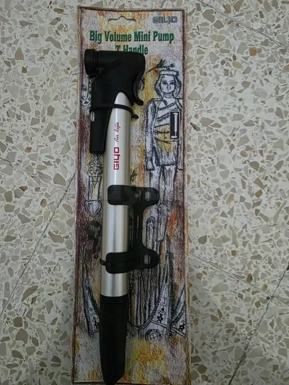 Support vélo et claxon rechargeable et Pompe neuf