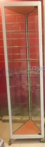 VITRINE TRIANGULAIRE  hauteur 2 metre L 50cm