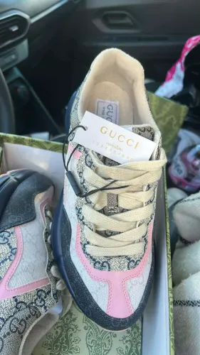 Basket Gucci femme neuve jamais porté