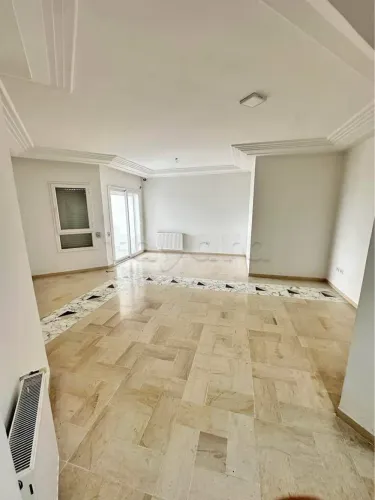 a louer un appartement S3 avec place parking a chouchet rades