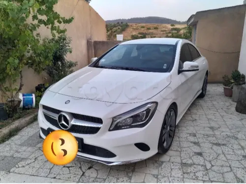 Une belle voiture de luxe Mercedes CLA 180