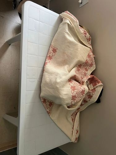 2 tables + 4 chaises