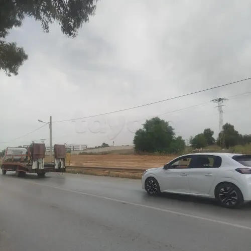 A vendre un grand lot de terrain commercial à Mnihla sur la route de Bizerte