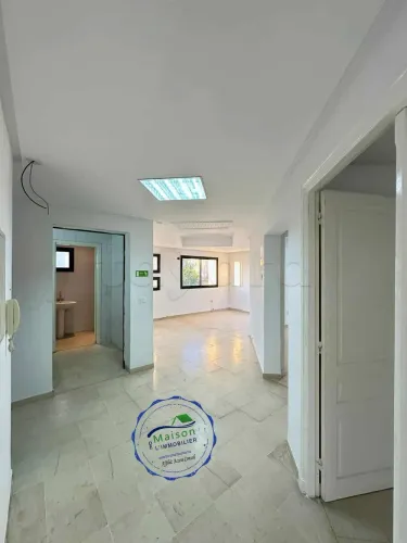 A louer bureau indépendant Hall et 4 pièces Menzah 1