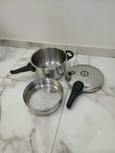 cocotte 4.5 Litres importé état comme neuf