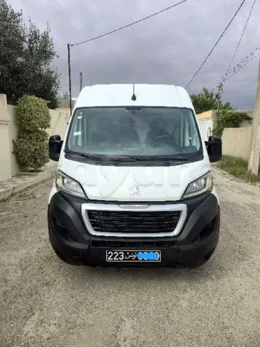 Peugeot boxer 1.er main l2 h2 modele 06/2021 boite 6 vitesse 7 cv gazoil tt options climatiseur en marche abs fermiture central airbag 2 vitres electric double clef numero 29343208