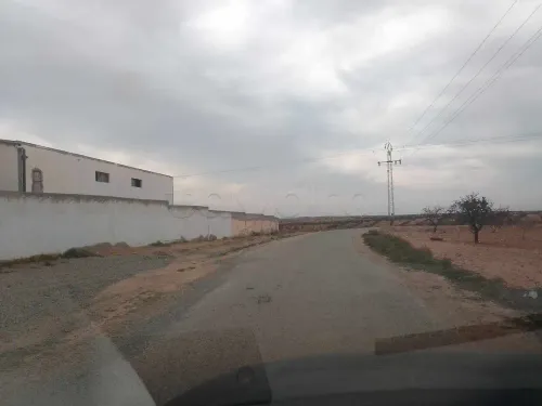 terrain constructible première position pour dépôt a sfax