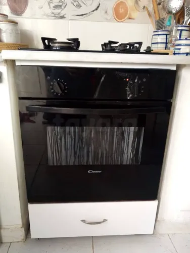 Four électrique CANDY improter en excellent état 400 dt tel 29 402 205