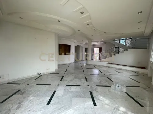 À Vendre – Villa 500 m² à La Soukra