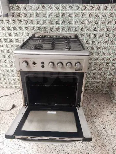 a vendre cuisinière 4 feux