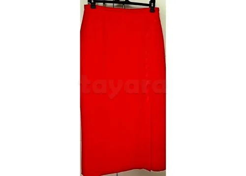 jupe NEUVE importée T 44/46 . 50 DT. achetée110 DT. La marsa 22510860