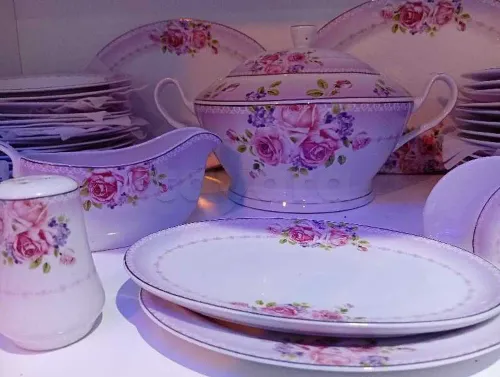 a vendre service a table 12 personnes importé de itali de la marque Bavaria