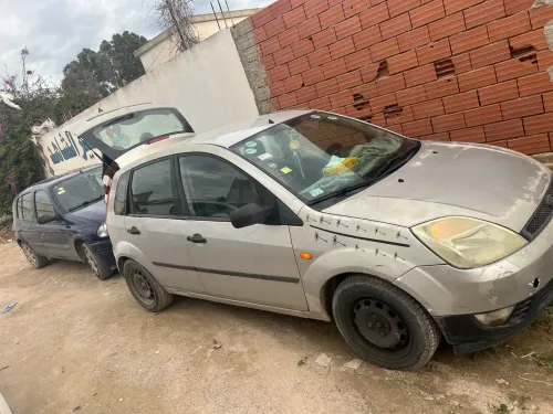 À vendre un voiture ford