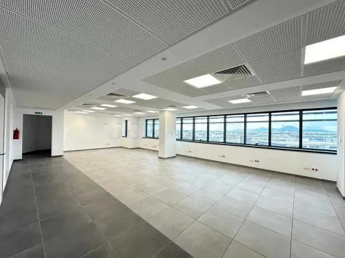 A louer 6 plateaux de 500 m² chacun Lac 3