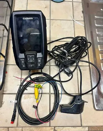 garmin striker 4 plus complet