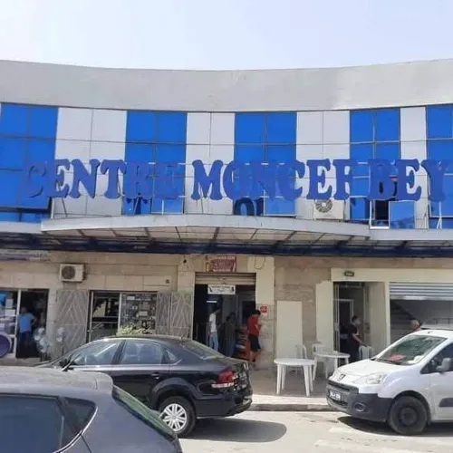 À louer locaux commerciaux et bureaux à partir de 280Dt au centre Moncef Bey visite gratuite appelez le 58344515 ou le 58344522