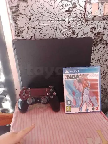 ps4 slim en excellent état