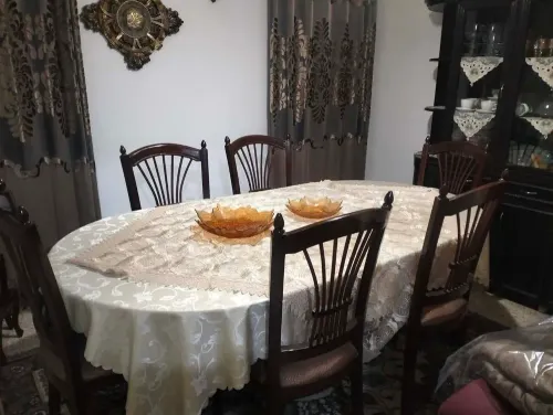 Salle à manger complète en bois massif – 6 chaises – Très bon état