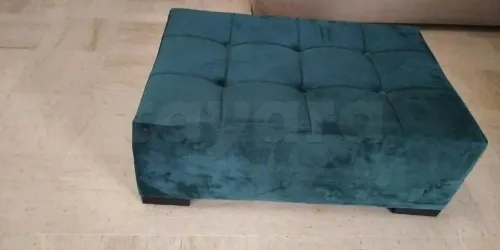 pouf en velours en vert