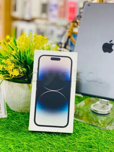 iphone 14 Pro 256Go purple et black cachete et validee