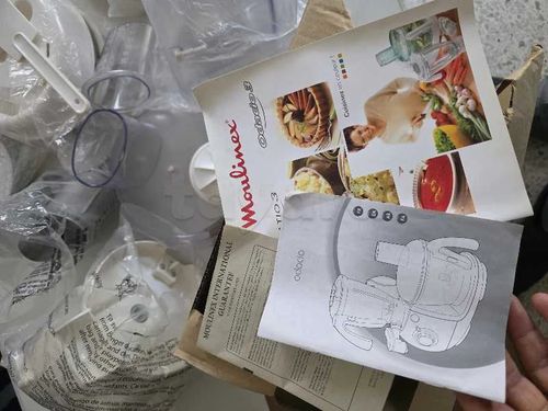 A-Vendre ROBOT Multi-fonctions Moulinex Très propre