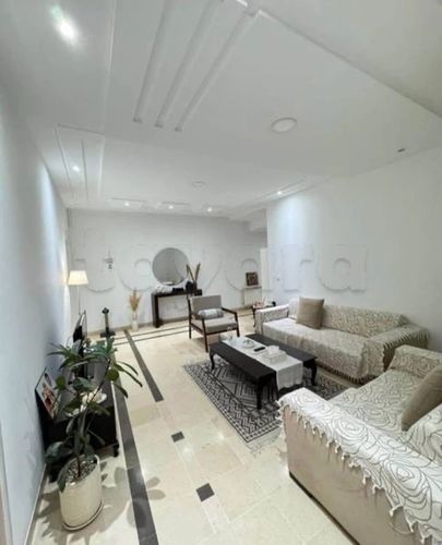 a vendre s+4 spacieuse avec parking ss a laouina