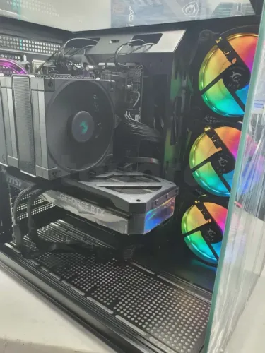 HIGHEND NEUF I7 14700KF RTX 5070TI