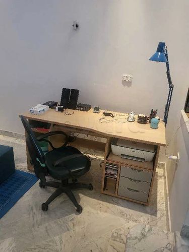 Bureau avec chaise en parfait état