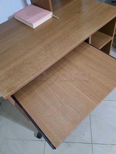 bureau sotufabe en bon état et prix négociable