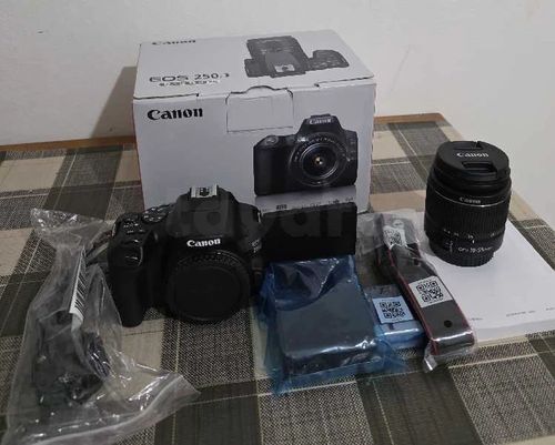 Canon EOS 250D