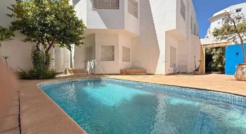 📍 ENNASR 2 : VILLA DE PRESTIGE AVEC PISCINE À LOUER