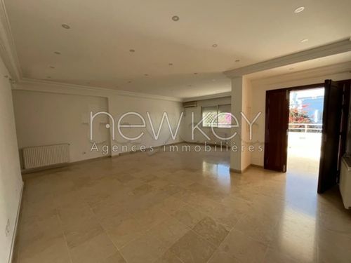 Etage de villa s+3 à la Marsa