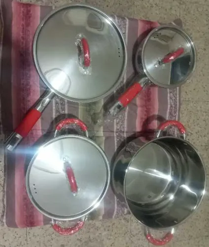 DEUX ENSEMBLES DE BATTERIE DE CUISINE INOX