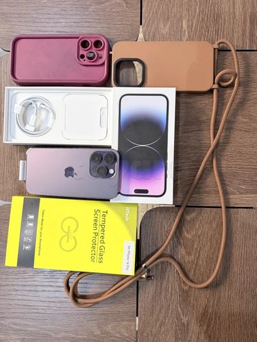 Iphone 14 pro avec accessoires (🔋85%)