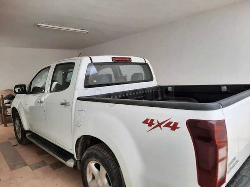 Isuzu Dmax 4×4 khalijiya