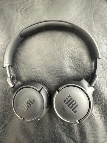 JBL  520 headphones