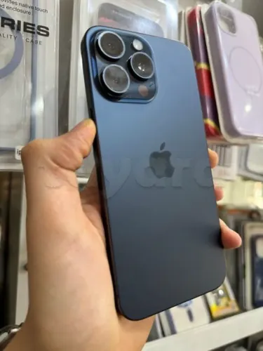 iPhone 15 Pro Max 256G Batt 87% tt en marche sauf puce matemchich bloqué opérateur américain sinon tt marche
Face ID active True Tone active jamais réparé prix 1750 tel 20172643