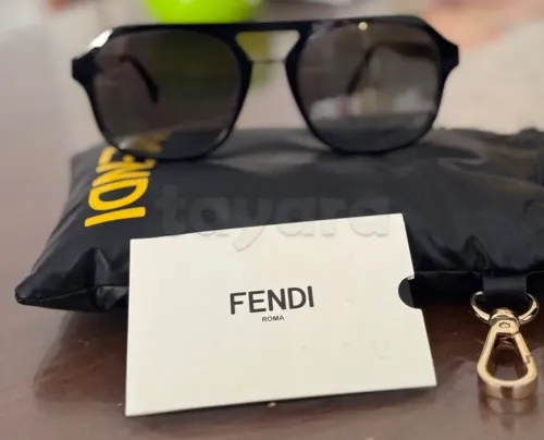 Lunette solaire FENDI