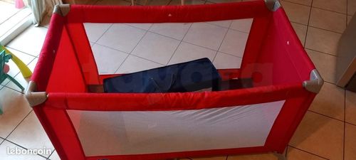 Lit parapluie , parce lit chic comme rouge